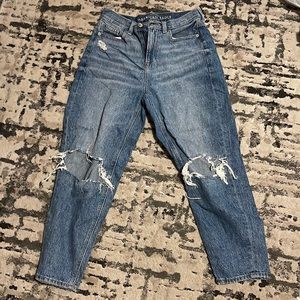 American Eagle Relaxed Mom Jean. Size 4, short.